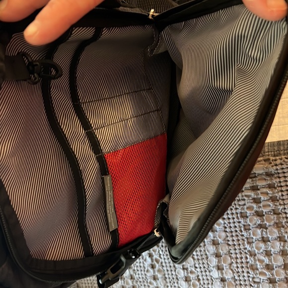 SwissGear back pack. Virtually brand new, used for two weeks after purchase. - Picture 3 of 7